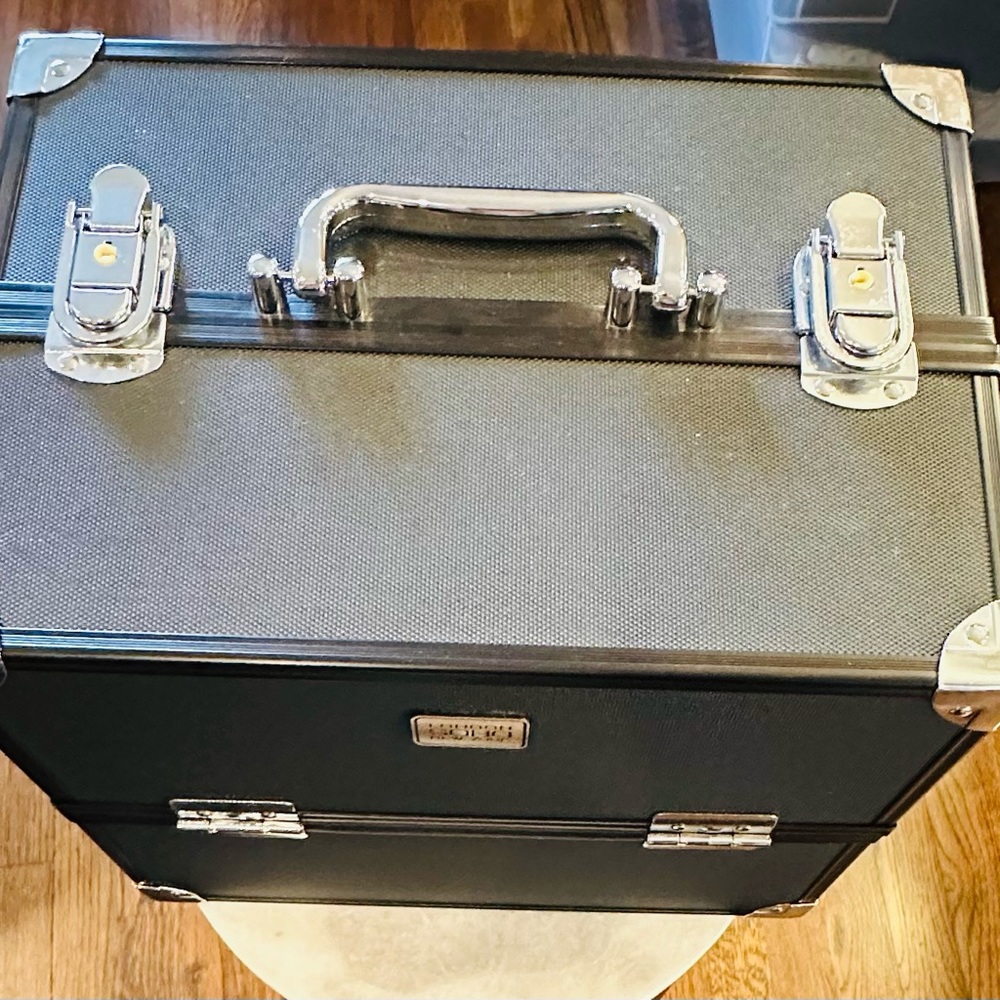 Makeup case never used